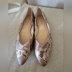 *women's snake skin look, size 9 memory foam flats. Good condition